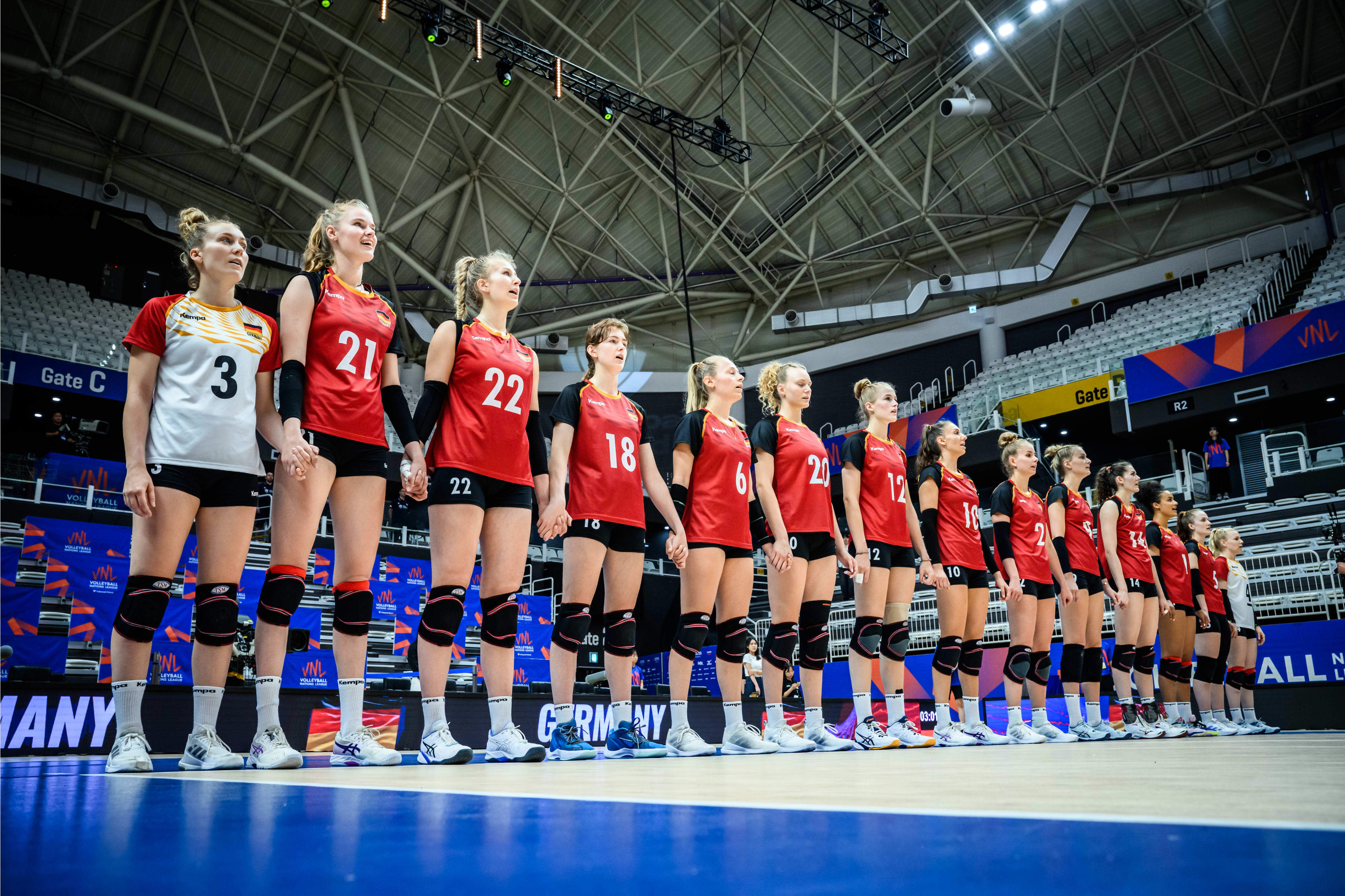 大坂直美重要时刻晋级下一阶段，德国队带队取胜！全场沸腾不已的简单介绍