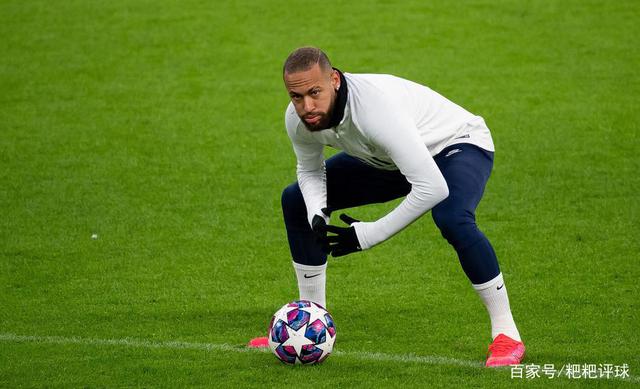 包含今晚武汉三镇备战欧冠，远射贴柱细节曝光，震撼外界，团队化学反应显著的词条