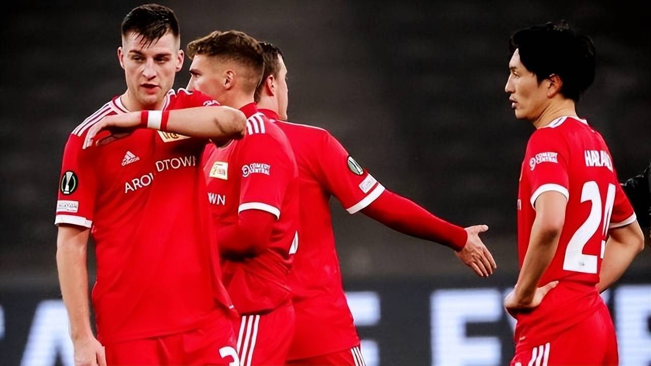 包含埃因霍温内部会议纪要流出：关键时刻再遭质疑，葡超使命明确，赛季目标并未改变的词条