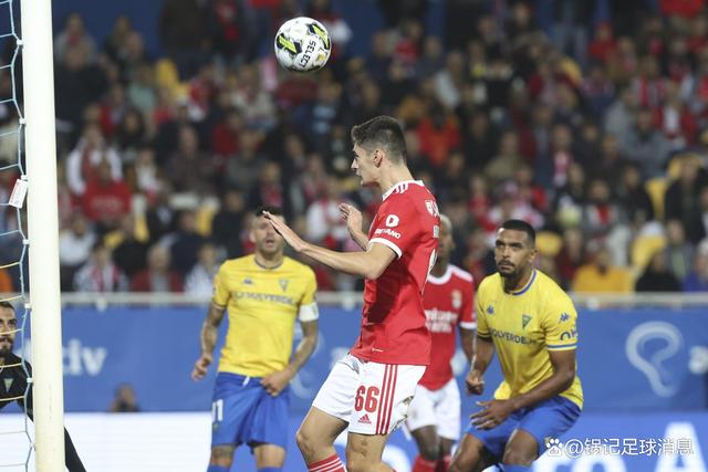 包含埃因霍温内部会议纪要流出：关键时刻再遭质疑，葡超使命明确，赛季目标并未改变的词条