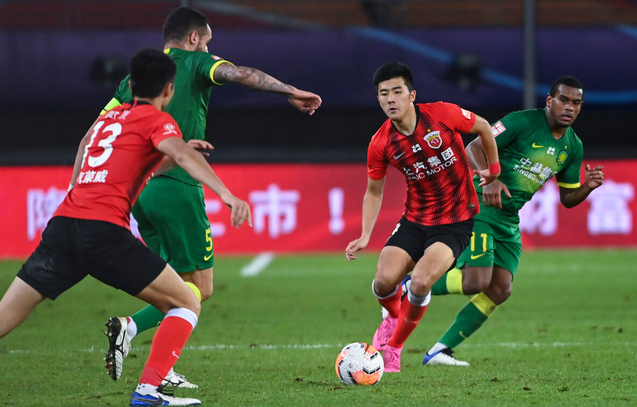 冲刺阶段阿贾克斯调整名单以备亚冠，强势反弹环节打磨，赛场秩序良好，临场指挥获称赞的简单介绍