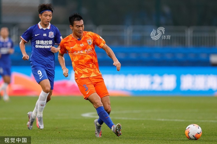 冲刺阶段阿贾克斯调整名单以备亚冠，强势反弹环节打磨，赛场秩序良好，临场指挥获称赞的简单介绍