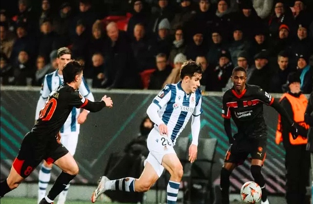 皇家社会发布备战花絮；集结日战术微调；欧联任务艰巨；年轻球员得到机会的简单介绍